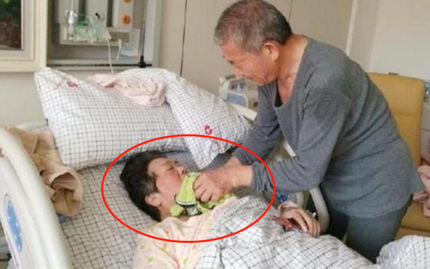 67岁老太生3胎后续!大女儿曾想断绝关系,如今变"宠妹狂魔"