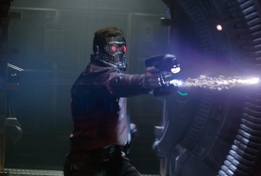 正面交手,从他的行动风格大家应该也能感受出来,这孩子最擅长下冷绊子