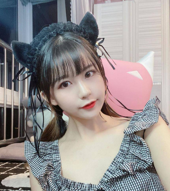 英雄联盟lpl女解说瞳夕全素颜直播我老婆原来长这样