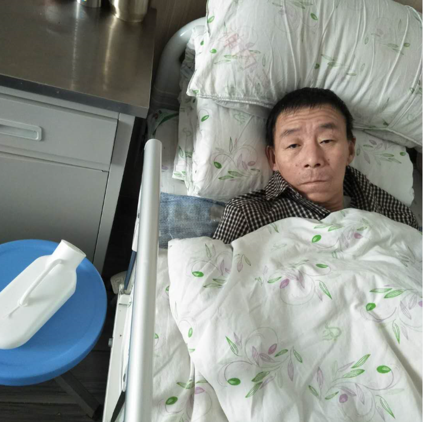 看着都疼!哈尔滨男子医院内摔骨折,床上挺一个月没做上手术