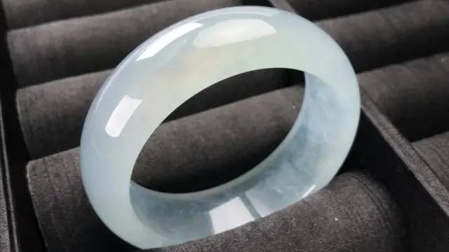 持宝人|持宝人瑞丽代购翡翠鉴定后锤头疼哭，朋友代购你还敢信吗？