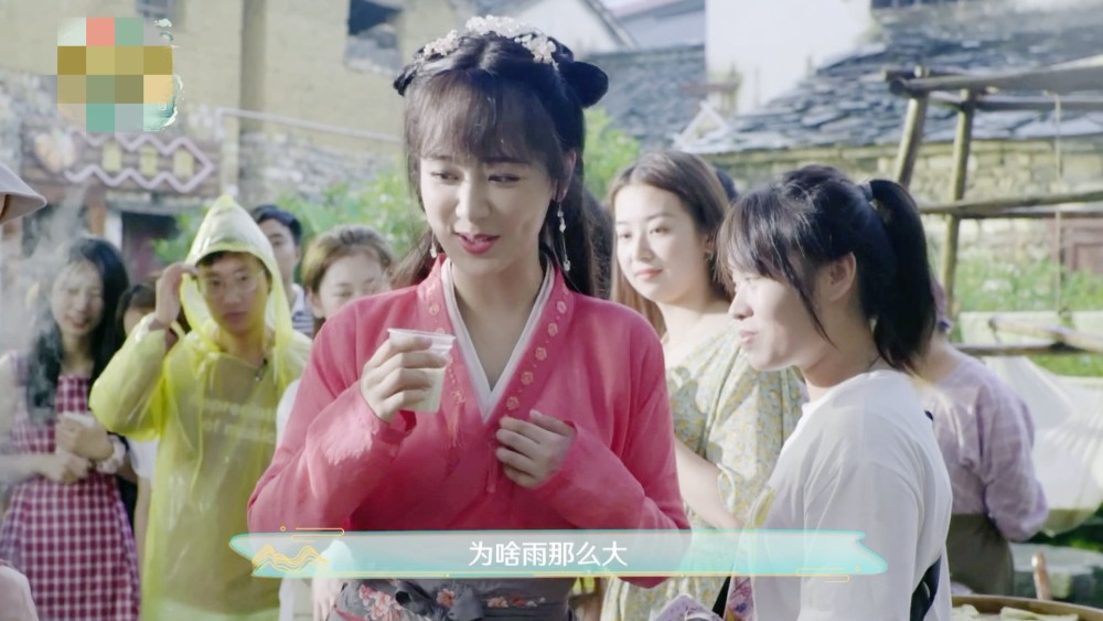 杨紫|杨紫新剧造型曝光，粉色古装灵气十足，却被网友吐槽没身边人好看