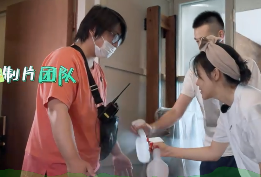杨子姗|杨子姗、伊能静分别被骂“矫情”，她们身后都有个宠溺的男人