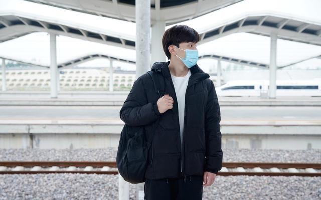 杨洋|《在一起》定档四大卫视：杨洋、邓伦等造型揭晓，刘敏涛哽咽落泪