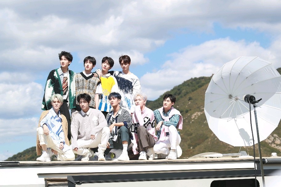 unine拍解散照,9人团仍是李汶翰人气最高,成团如同走马观花