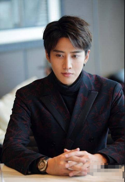 泰国男星mike与前女友共争儿子抚养权,26岁做未婚爸爸疑被利用_腾讯