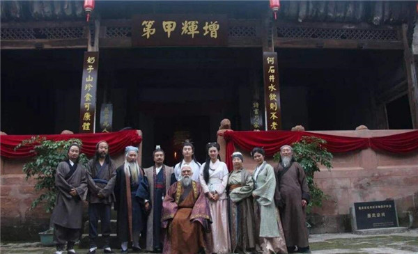 屈原|古人投河自尽前，为何把鞋子放在岸边？听完专家的理由，让人敬佩