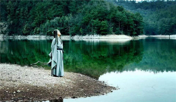 屈原|古人投河自尽前，为何把鞋子放在岸边？听完专家的理由，让人敬佩