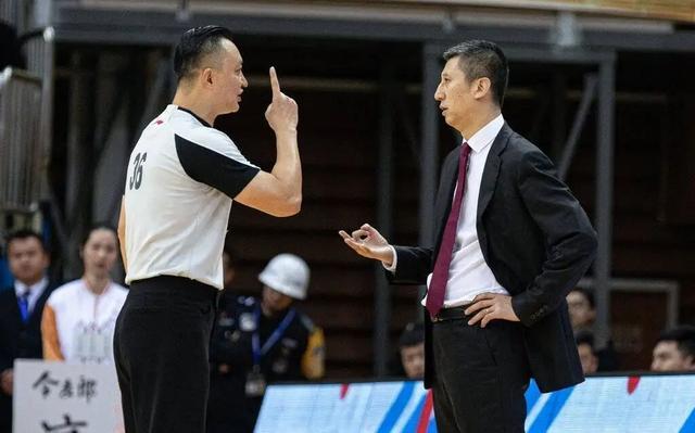 cba最佳裁判名单出炉,辽宁克星闫军高居第一?球迷:闹啥呢?