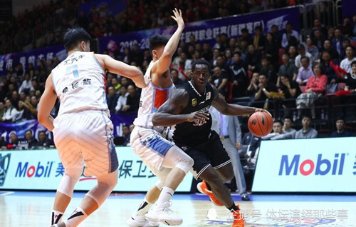 巴斯|巴斯回归！辽宁争冠最后一块版图搭建完成，新赛季杨鸣剑指总冠军