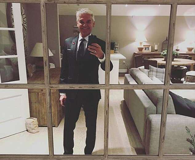 菲利普·斯科菲尔德|英国著名主持人因个人取向离婚，愿意均分巨额财产，但要求太太继续保持忠诚