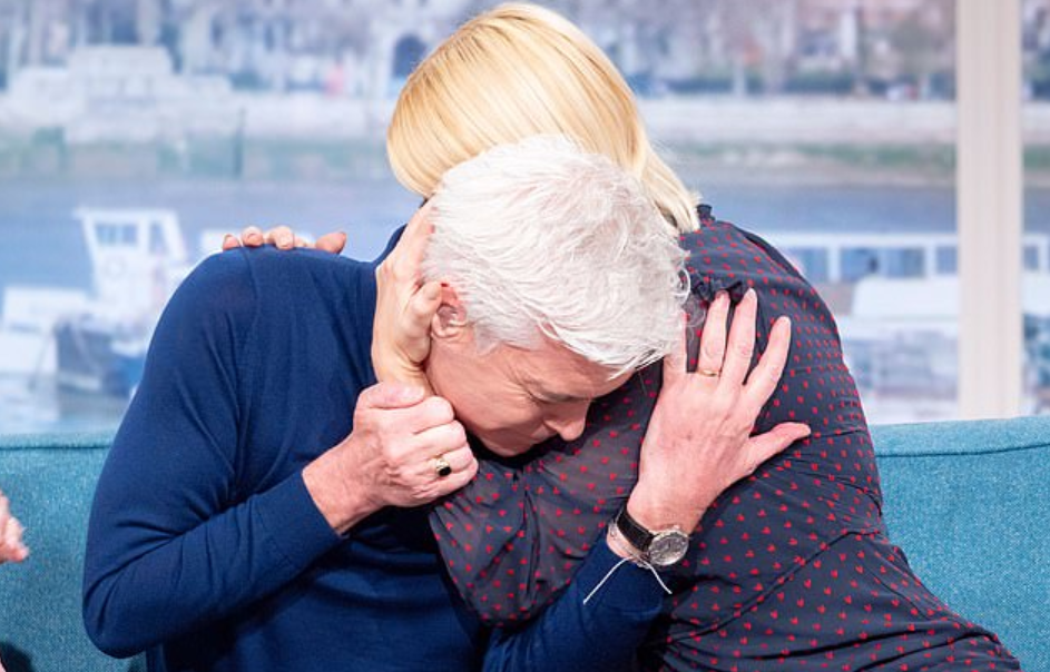 菲利普·斯科菲尔德|英国著名主持人因个人取向离婚，愿意均分巨额财产，但要求太太继续保持忠诚