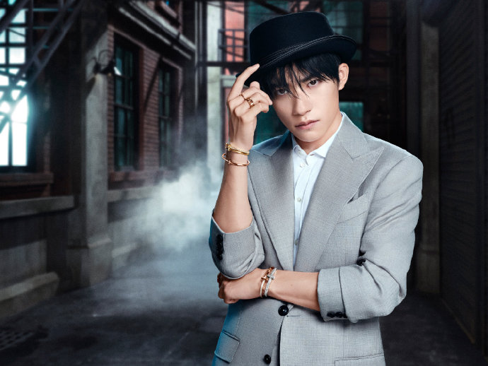 中国电视金鹰奖|易烊千玺金鹰奖票数太低，粉丝不服输，拉票方式新潮又拉风