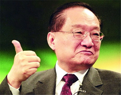 金庸|金庸和古龙到底谁影响力更大？无可争议，大多数读者支持的人是他