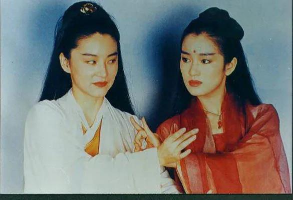 巩俐林青霞珍贵合影流出两位女神罕见同框网友巩俐竟然输了