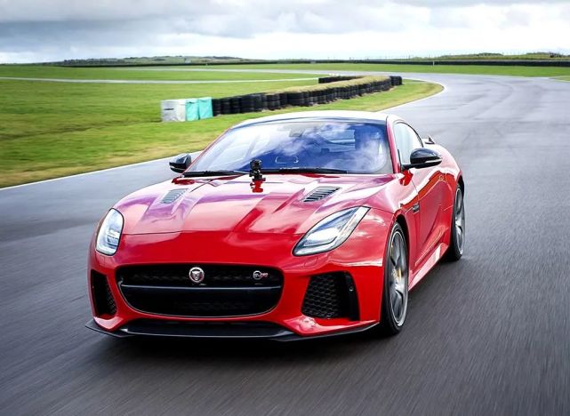 有钱人的玩具豪华入门跑车间的碰撞捷豹ftype对比保时捷718