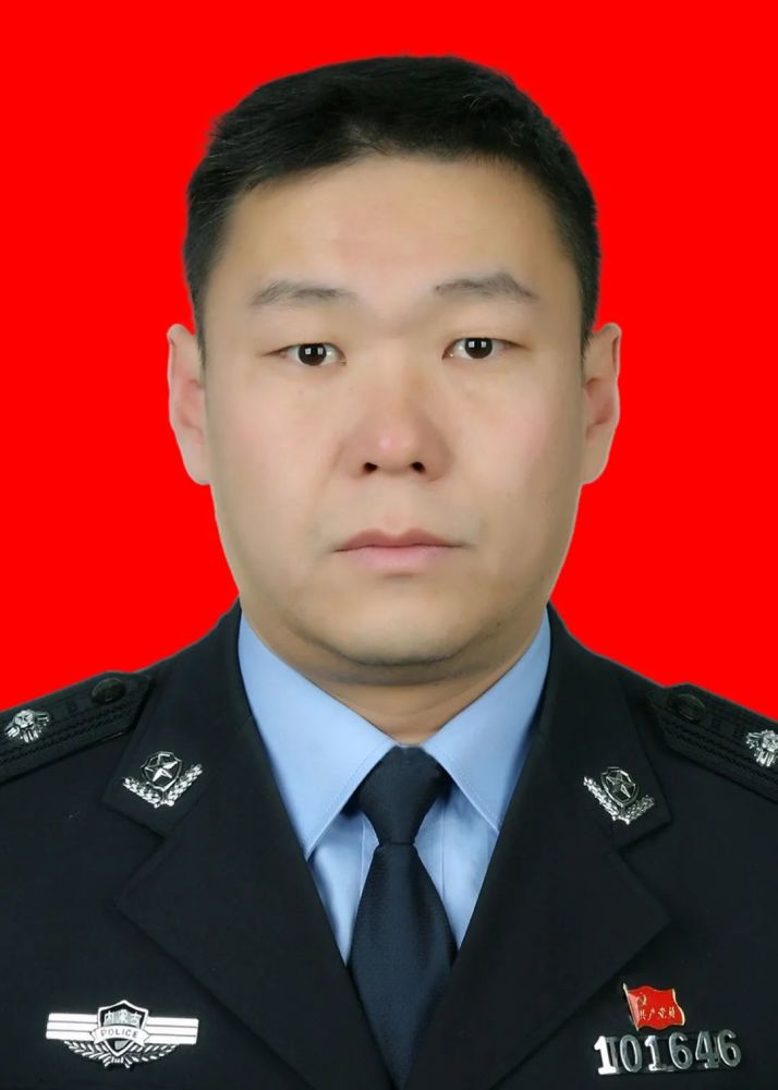 杜瑞东,男,鄂尔多斯市公安局东胜区分局刑侦大队队长,24载坚守刑侦