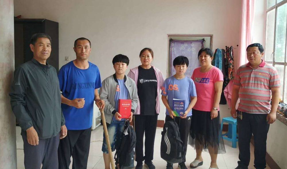 宋庆亮|父亲车祸致残，好学两兄弟家徒四壁！社区送来暖心钱