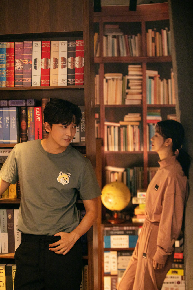 李佳航|接替谢娜主持快本后，李晟又传搭档蔡徐坤，李佳航霸气护妻：疯了