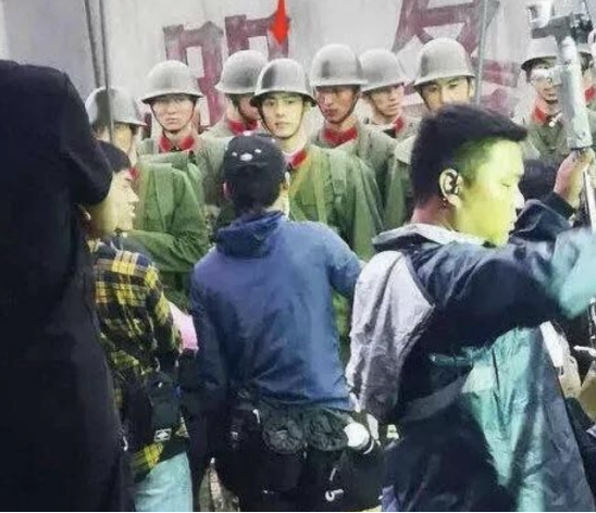 魏无羡|肖战新造型帅气逼人，硬汉军人形象呼之欲出，和魏无羡判若两人