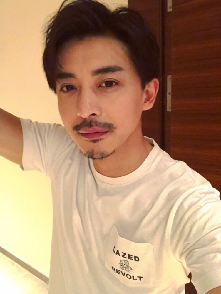 李佳航|接替谢娜主持快本后，李晟又传搭档蔡徐坤，李佳航霸气护妻：疯了