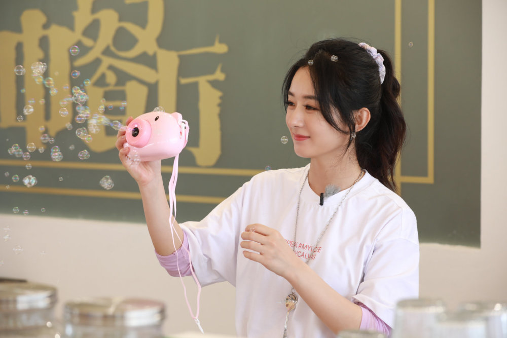 赵丽颖|赵丽颖换造型超减龄，获节目组专属摄影师，状态比杨超越还能打