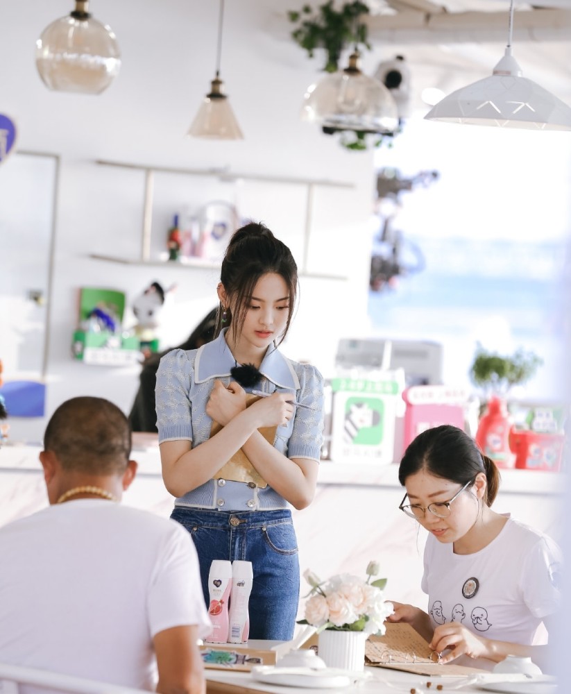 赵丽颖|赵丽颖换造型超减龄，获节目组专属摄影师，状态比杨超越还能打