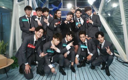 鹿晗|去年顶流火爆，为何今年不见人影？