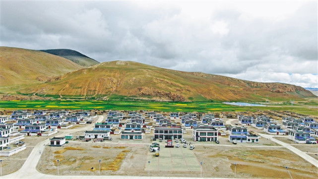 亚东县堆纳乡古汝村全景.者 扎西顿珠 摄