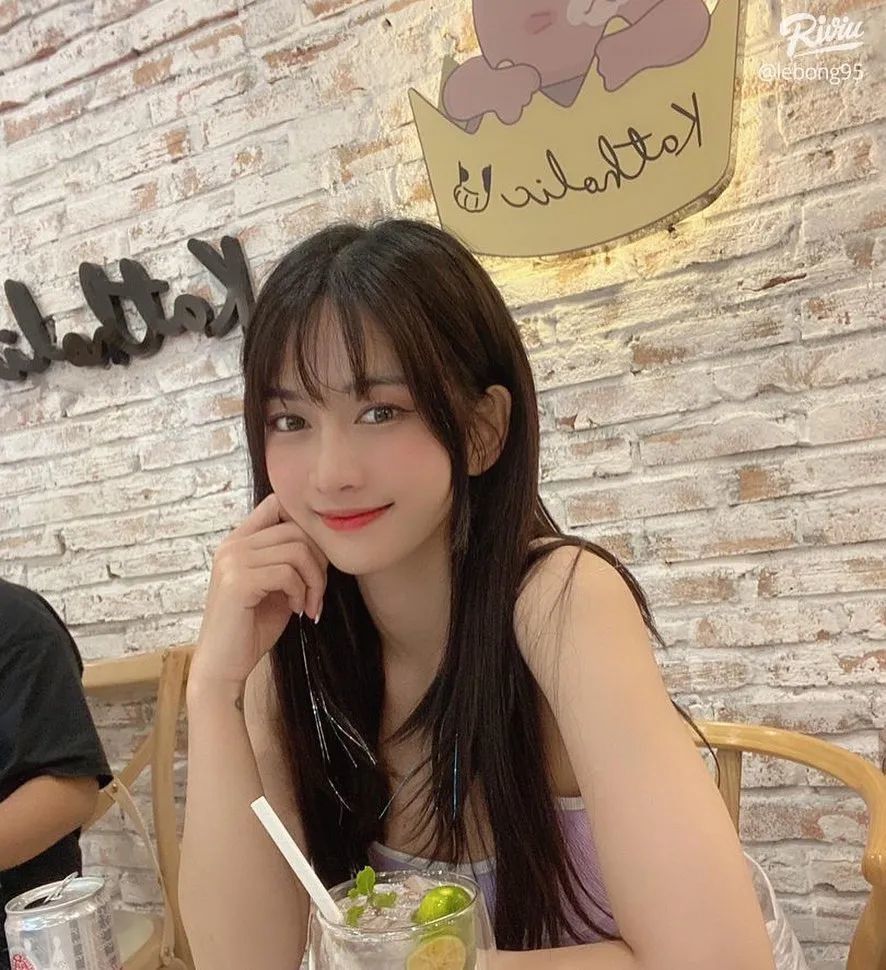 小姐姐这美瞳挺好看的呀