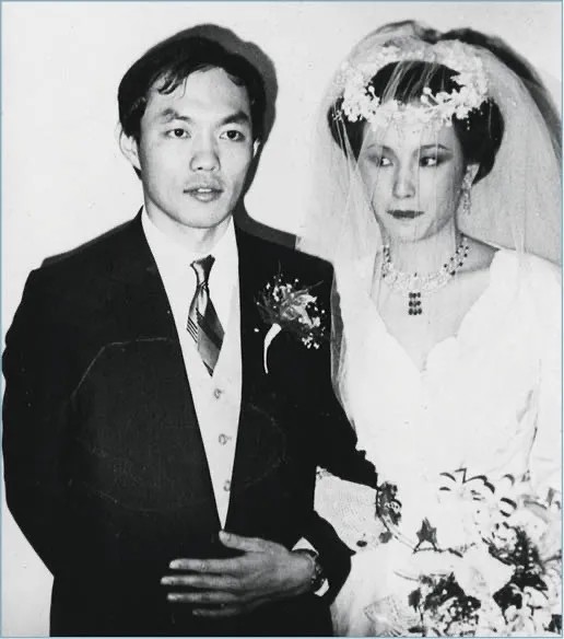 霍英东|霍英东原配去世，大房集体送别，二房、三房在这场丧事中表现如何？