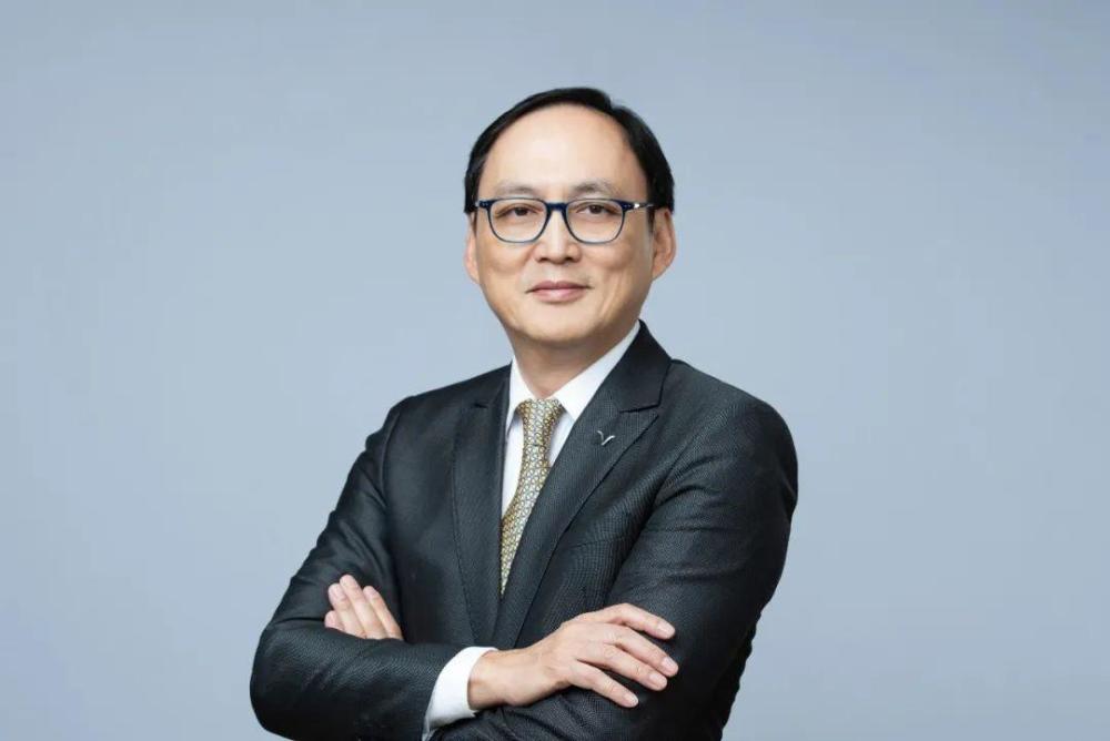 霍英东|霍英东原配去世，大房集体送别，二房、三房在这场丧事中表现如何？
