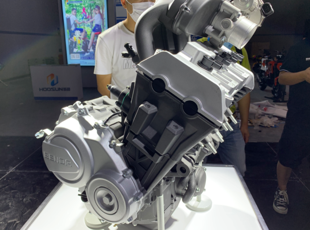 国产摩托唯二搅局者——奔达亮相四缸680cc发动机bf01巡航车
