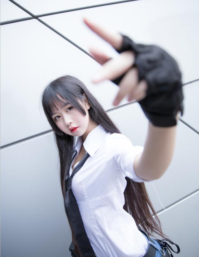 和平精英:傻白甜小姐姐cos女角色,肤白长腿萝莉相实在太可爱!