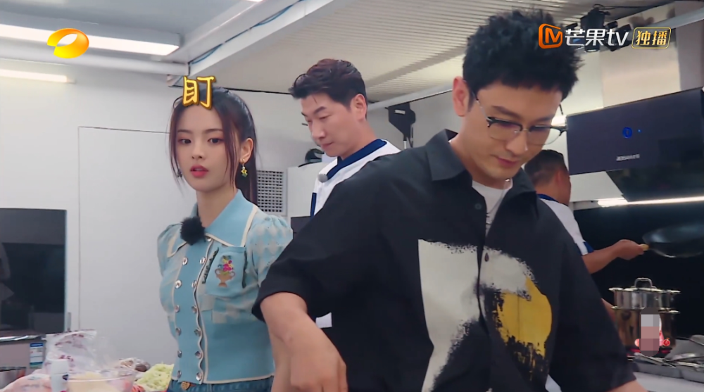 杨超越|刘宇宁加盟带一车食材，杨超越啥也不带还拒洗碗，情商差距好明显