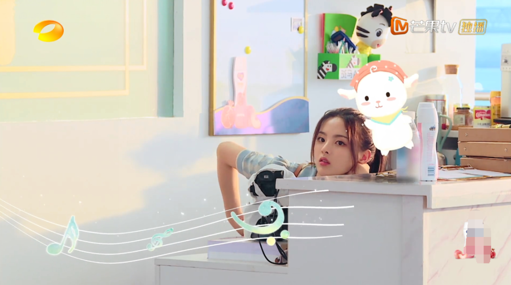 杨超越|刘宇宁加盟带一车食材，杨超越啥也不带还拒洗碗，情商差距好明显