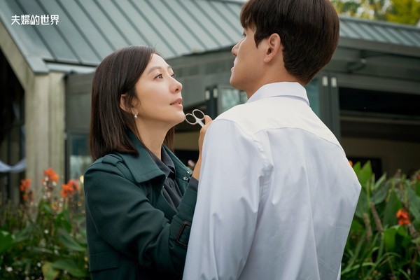 金喜爱|53岁金喜爱泄保养秘诀“勤洗脸”！吁已婚女性：别放弃事业