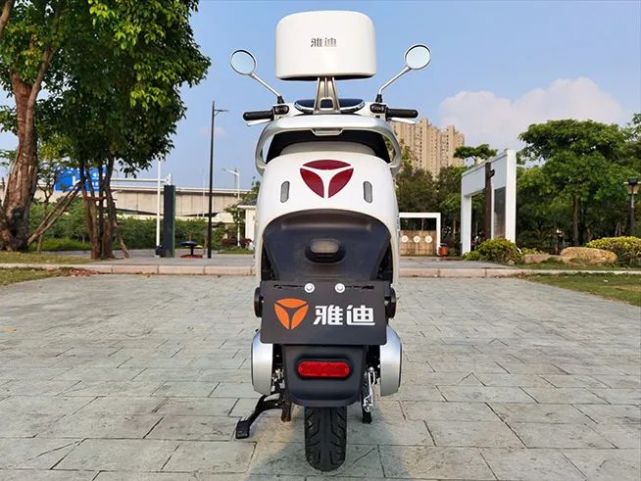 老司机开车了雅迪冠能m8电动车评测这续航真绝