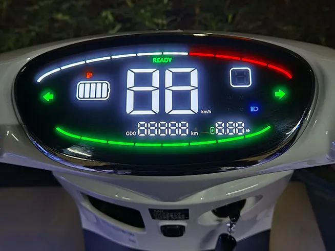 老司机开车了雅迪冠能m8电动车评测这续航真绝
