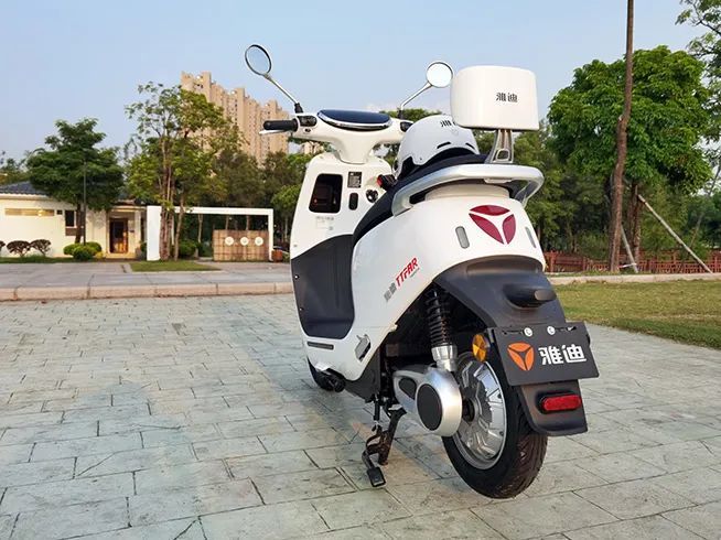 老司机开车了雅迪冠能m8电动车评测这续航真绝