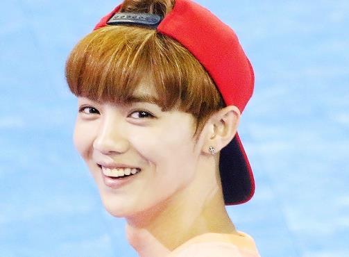 鹿晗|央视镜头下的鹿晗，离开美颜滤镜，30岁颜值惊艳全网