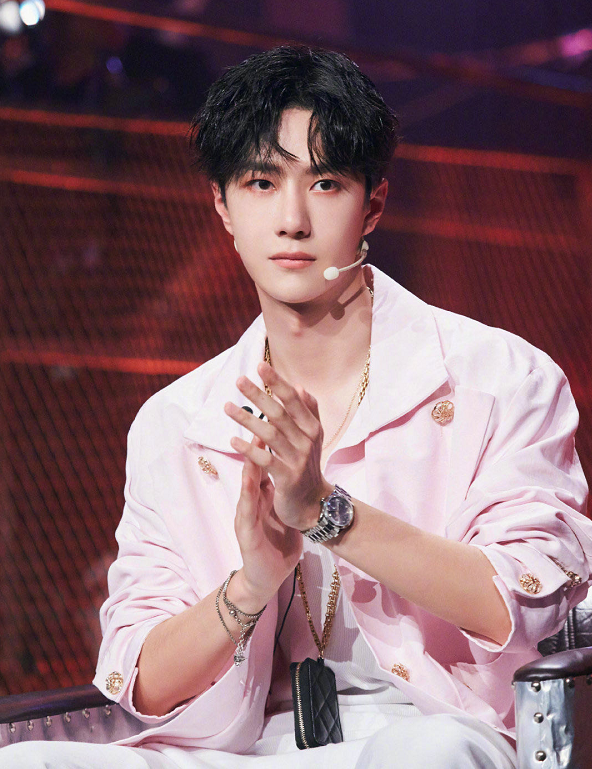 最美逆行者|《最美逆行者》首播好评不断，肖战零片酬出演，人气有望超王一博