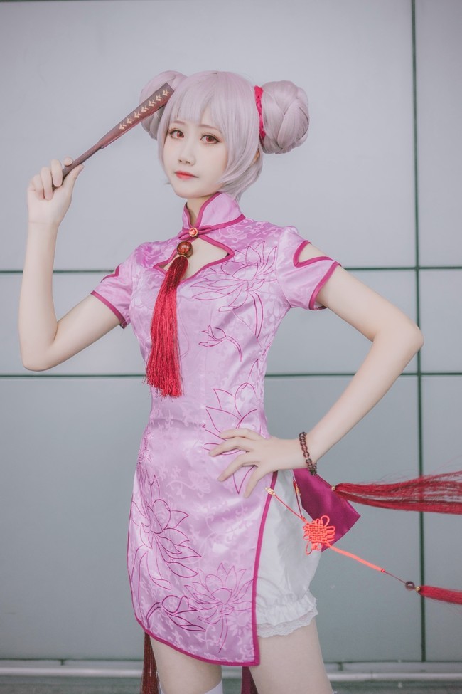 cos小乔白丝旗袍漫展场照