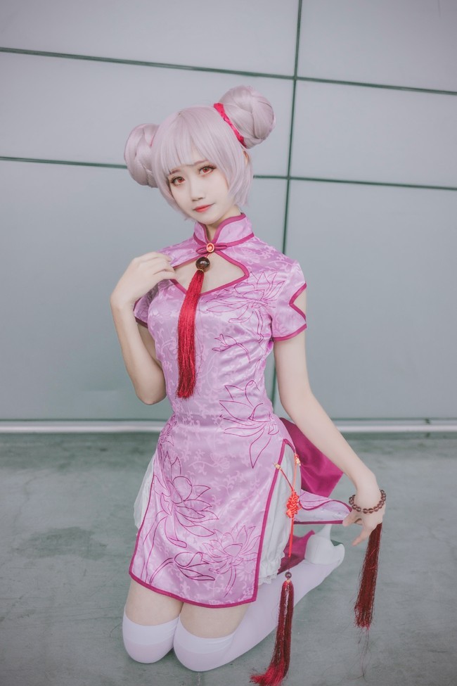 cos小乔白丝旗袍漫展场照