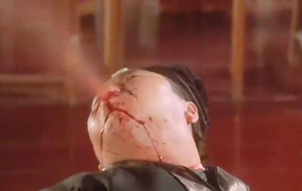 小伙伴们应该对吐血三升的参谋将军有印象吧,毕竟表情包可能大家都