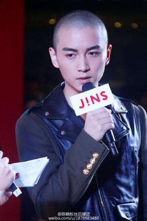 男明星形态各异的发际线看光头的造型最一目了然