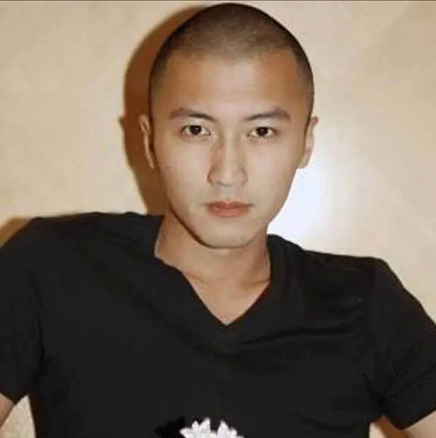 男明星形态各异的发际线看光头的造型最一目了然