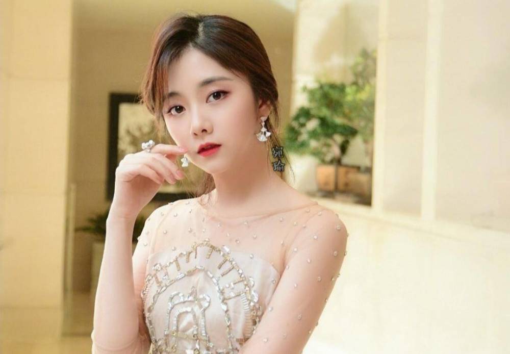 谭松韵|被网友骂吃“人血馒头”的谭松韵，决定捐出所有赔偿款做慈善