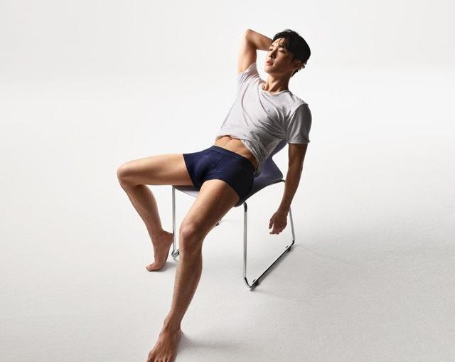 张艺兴这身材绝了!肌肉帅气十足,果然是"穿衣显瘦,脱衣有肉"