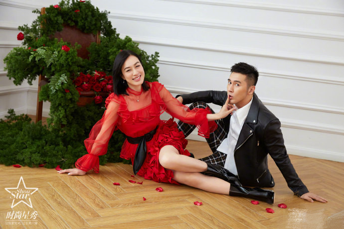 张伦硕|张伦硕为老婆庆生甜喊对方15岁人鱼公主，50岁钟丽缇皮肤超水嫩